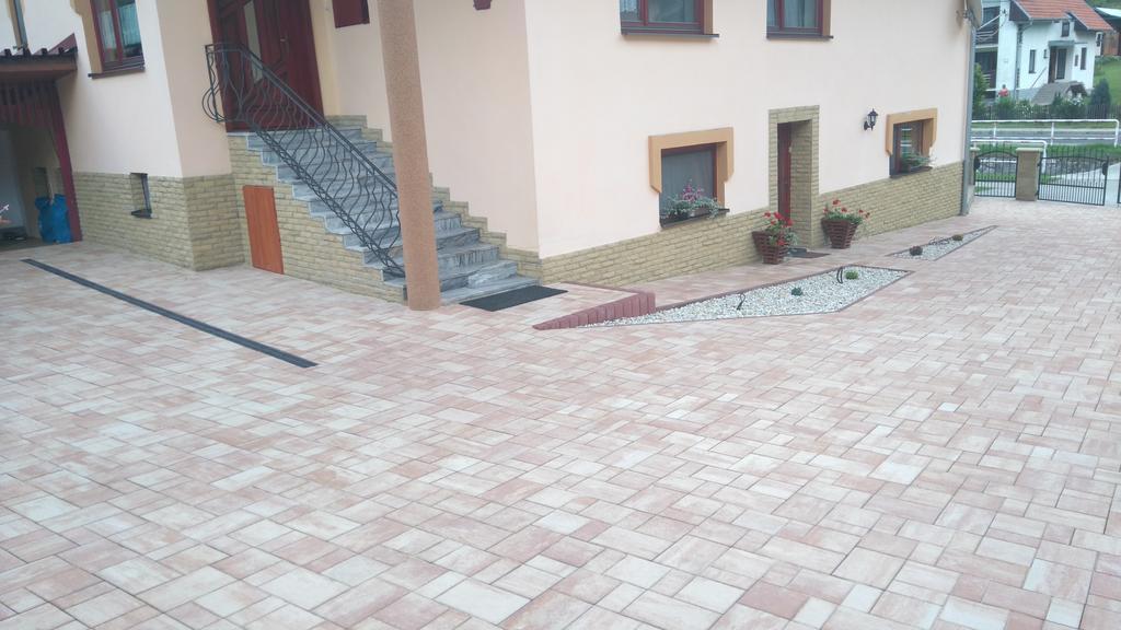 Domino Apartamento Korytné Exterior foto